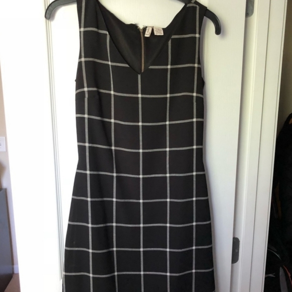 Black and white dress - Picture 4 of 4